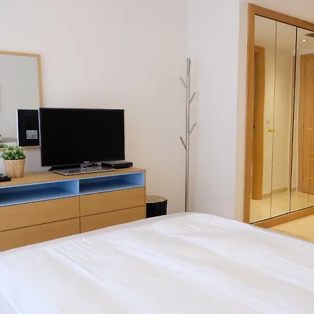 Apartmán Luxury Modern With Terrace, Pool And Garage!