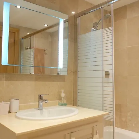 Apartmán Luxury Modern With Terrace, Pool And Garage!