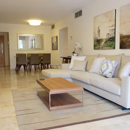 Luxury Modern With Terrace, Pool And Garage! Apartment