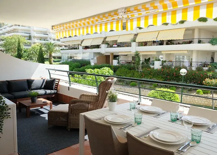 Luxury Modern With Terrace, Pool And Garage!