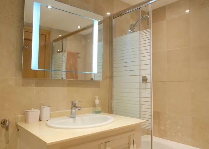Apartment Luxury Modern With Terrace, Pool And Garage!