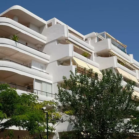 Luxury Modern With Terrace, Pool And Garage! *